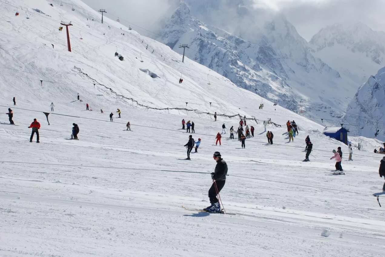 домбай высота горнолыжного. домбай 2022 подъемник. домбай высота горнолыжного. канатно-кресельная канатная дорога в домбае. канатка мусса ачитара.