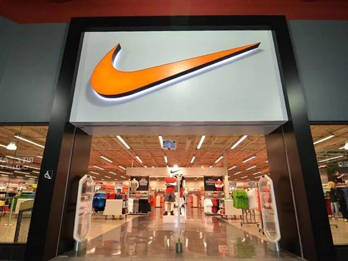 Найк тюмень. Nike Magazin Turkiya. Nike Outlet. Первый магазин найк.