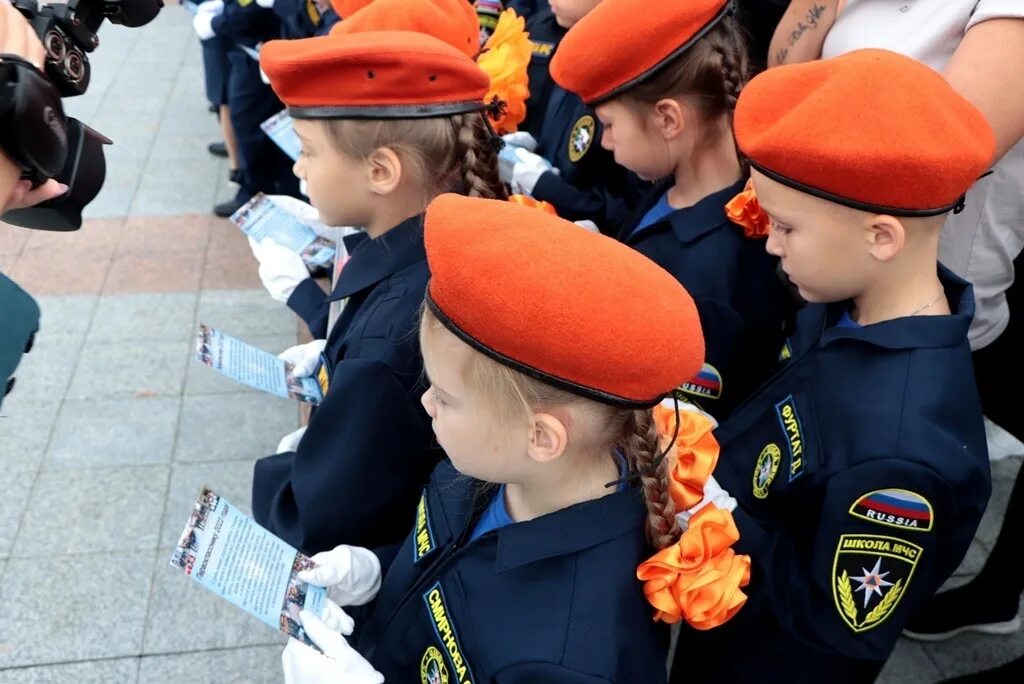 Ф. Кадетская школа ушакова хабаровск. Кадетский корпус хабаровск для девочек. Кадетская школа им ушакова хабаровск. Кадетская школа 1 хабаровск.