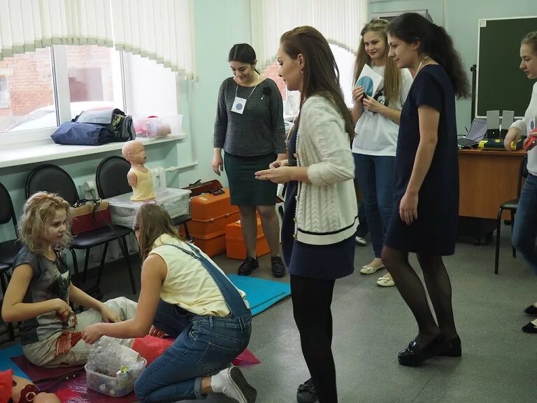 Посвящение в студенты в колледже. Комк кемерово. кемеровские студенты посвящение. посвящение в первокурсники в кемерово.