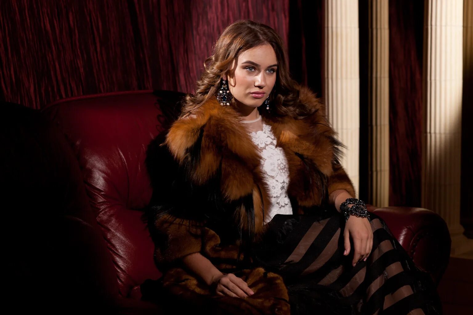 Новоторжская ярмарка в цирке. Тверская ярмарка шубы. Выставка шуб в дк. Шубы тверь. Савватьево тверь шубы.