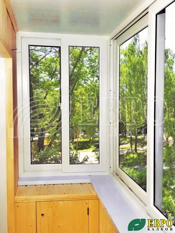 окна рехау 4 створки. пластиковая лоджия. остекление балконов рехау. остекление балкона деревянными окнами. балконные рамы окна.