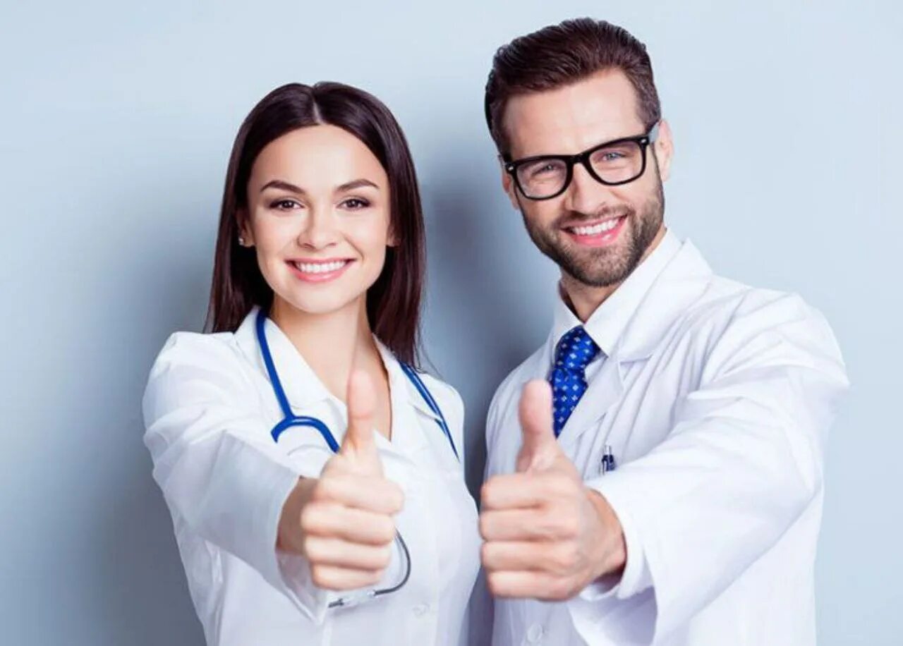 Обращаем ваше внимание. Специалистов обращая внимание на. Ликующий врач. Врач два пальца. Вопросы экскурсоводу.