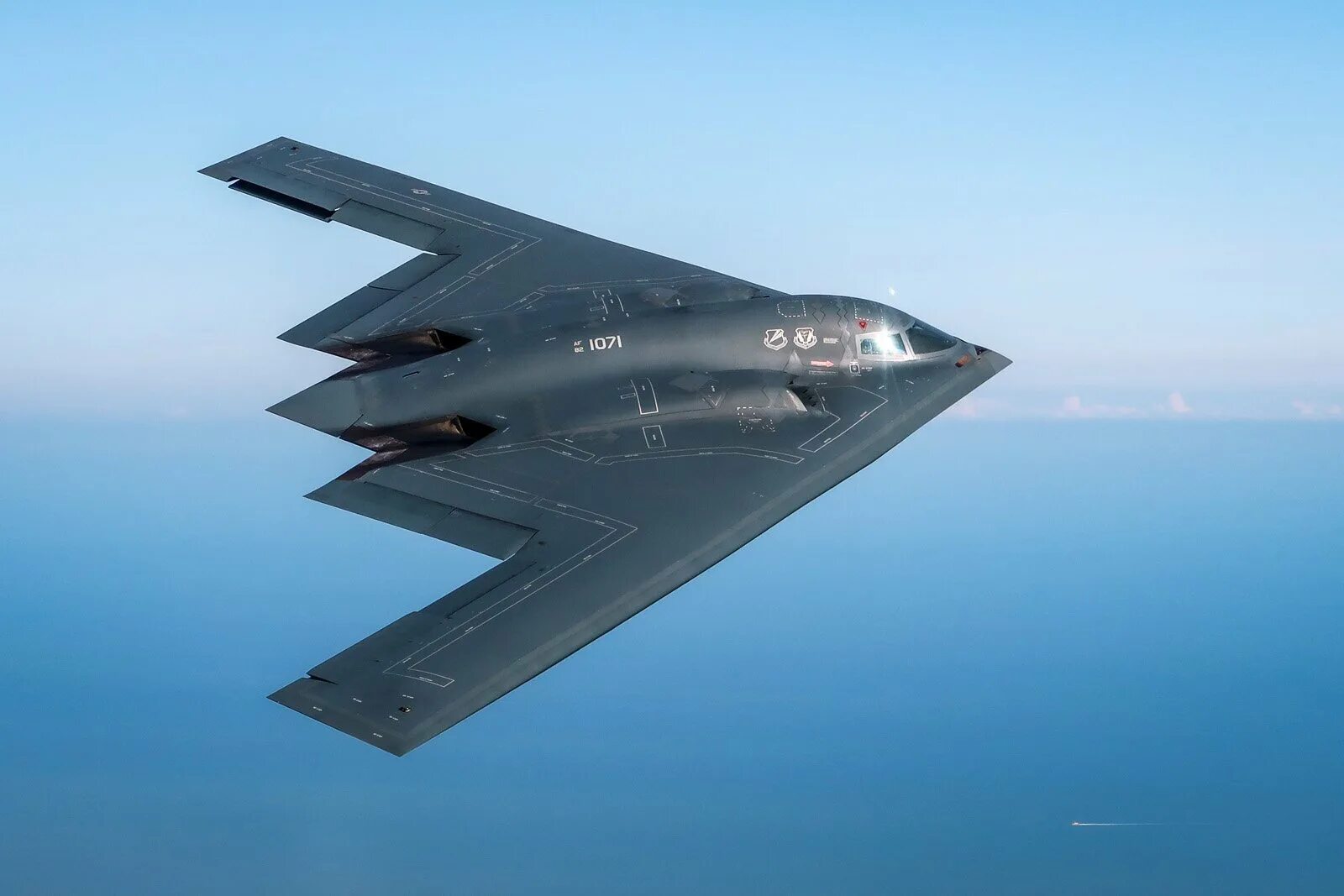 Бомбардировщик б2 спирит. Stealth bomber b52. B-2 spirit stealth bomber. Стелс-бомбардировщик b-2. B2 spirit.