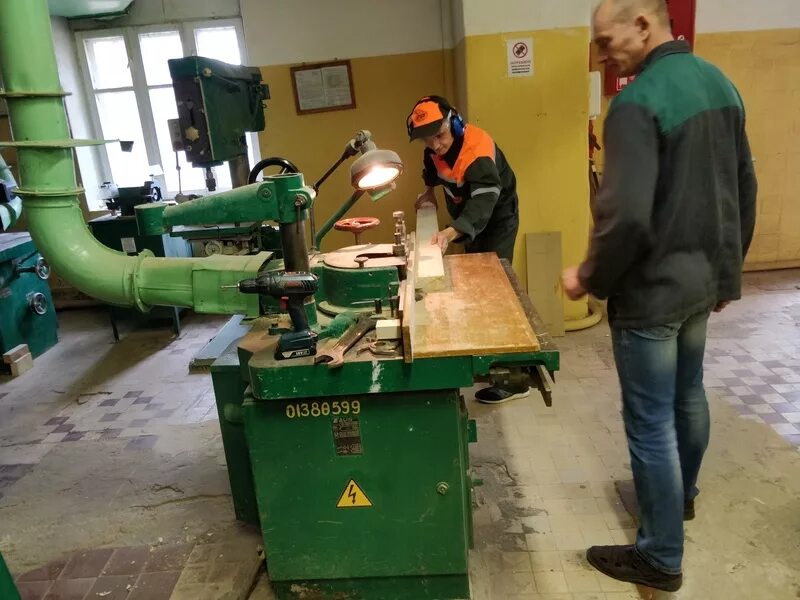 Оператор-станочник деревообрабатывающего оборудования. Станочник-распиловщик. Деревообрабатывающие станки вакансии. Деревообрабатывающие станки вакансии. Механическая обработка древесины.