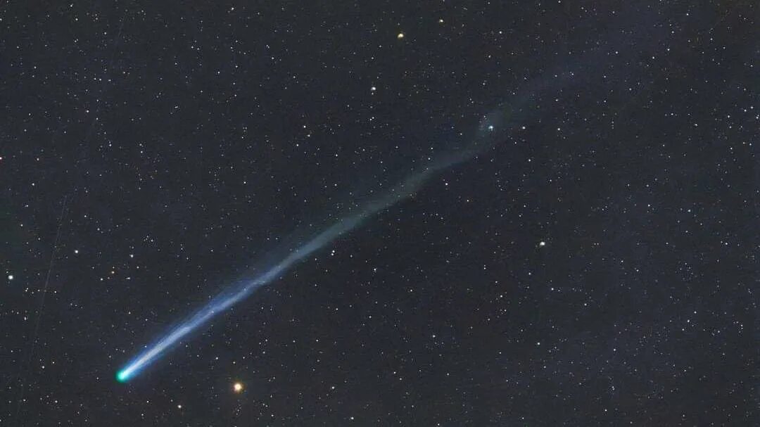 Комета около земли. Комета с зеленым хвостом. Спираль Восход для Комета-60. Камета Нишимура.