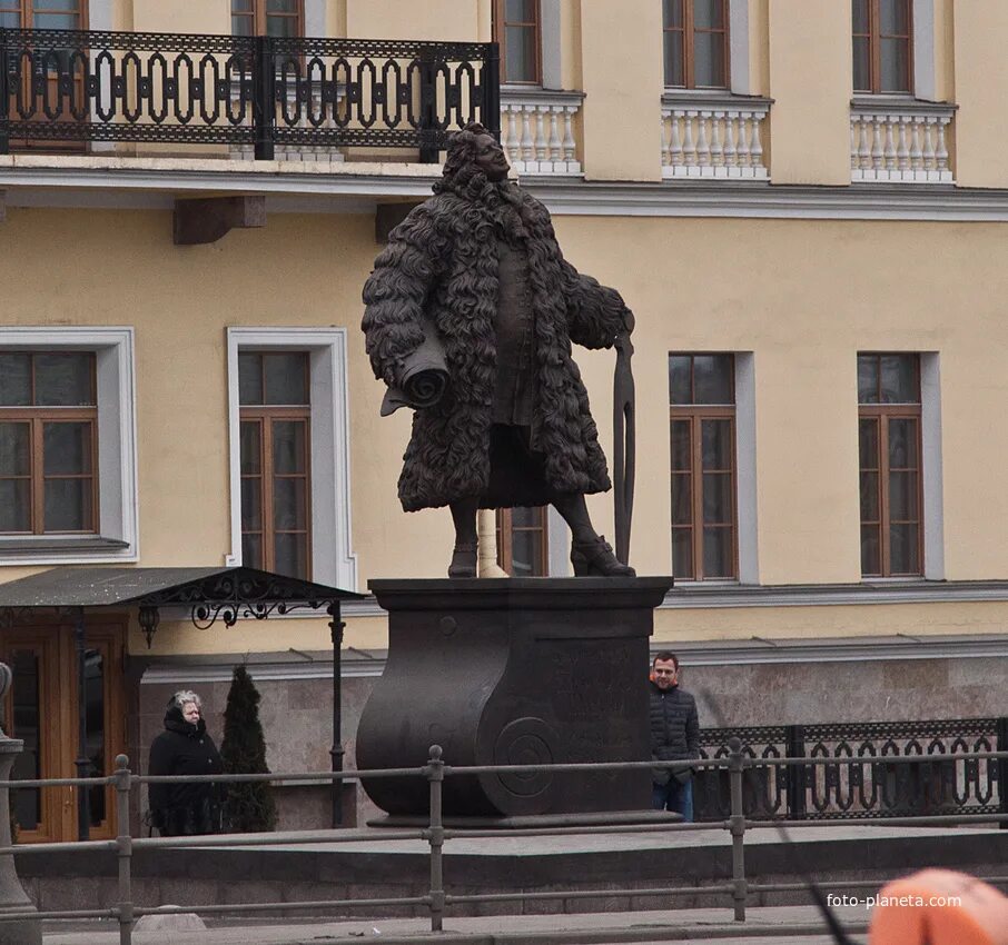 Трезини архитектор памятник спб. Памятник доменико трезини в санкт-петербурге. Доменико трезини памятник. Доменико трезини памятник. Зодчие санкт-петербурга трезини.