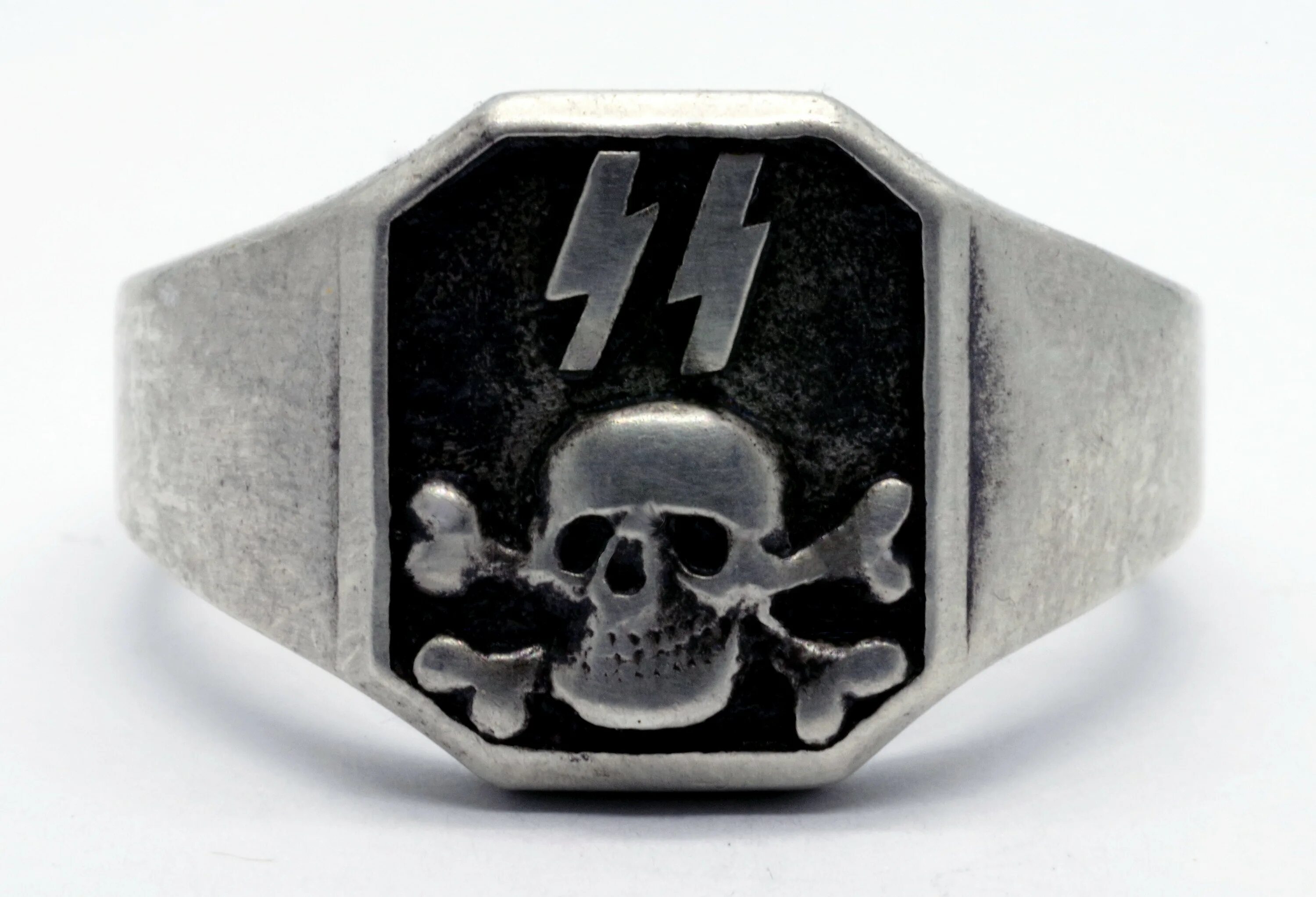 Totenkopf SS кольцо. Кольцо Waffen SS. Перстень SS Totenkopf. Кольцо ринг Тотенкопф.