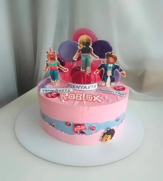 Тортик роблокс для девочки. Торт роблокс для девочки 8. Торт с роблоксом для девочки. Тортики с роблоксом на день рождения для девочек. Тшорт для девочек роблокс.