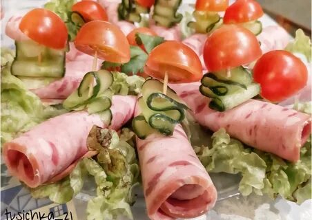 Рулет из колбасы с сыром