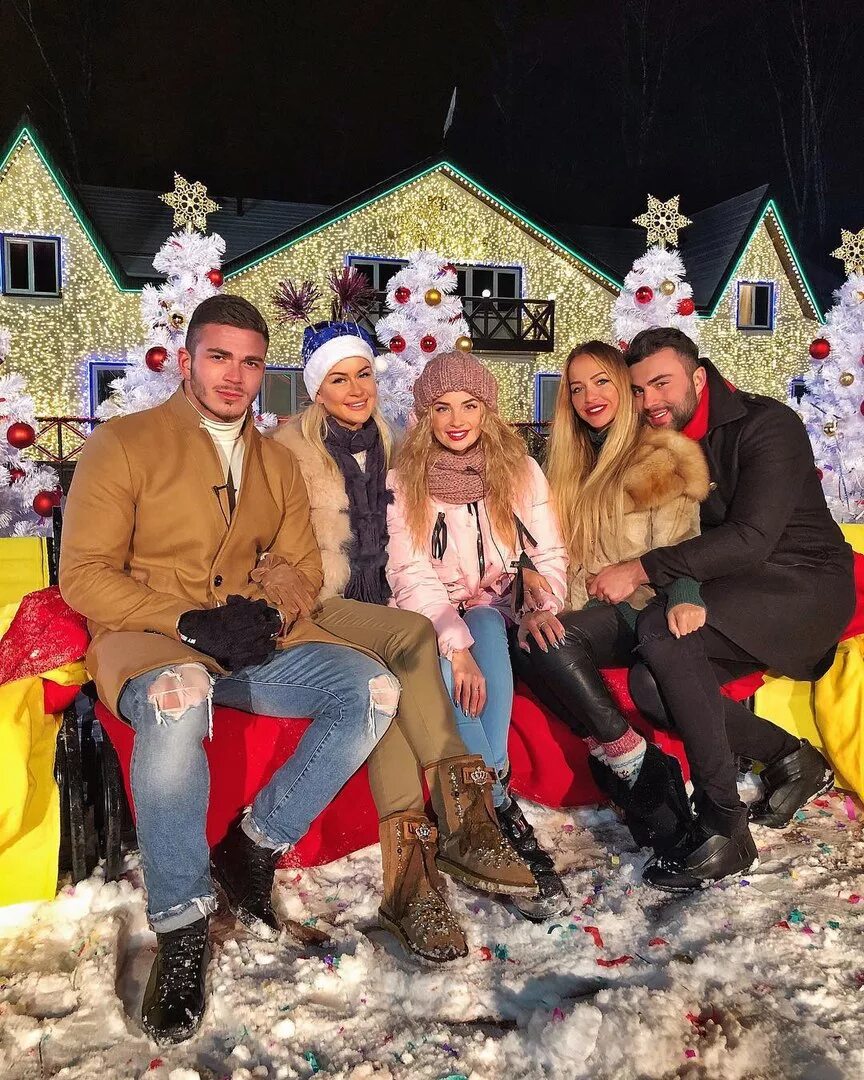 Доми шоу 2021. Лобное место дом 2. Домик шоу. Шоу дом 2. Дом 2 2017 год.