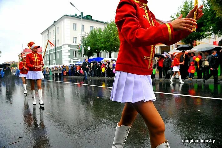 Не лаптем щи хлебать значение. Лаптем щи хлебать. лаптем щи хлебать фото.
