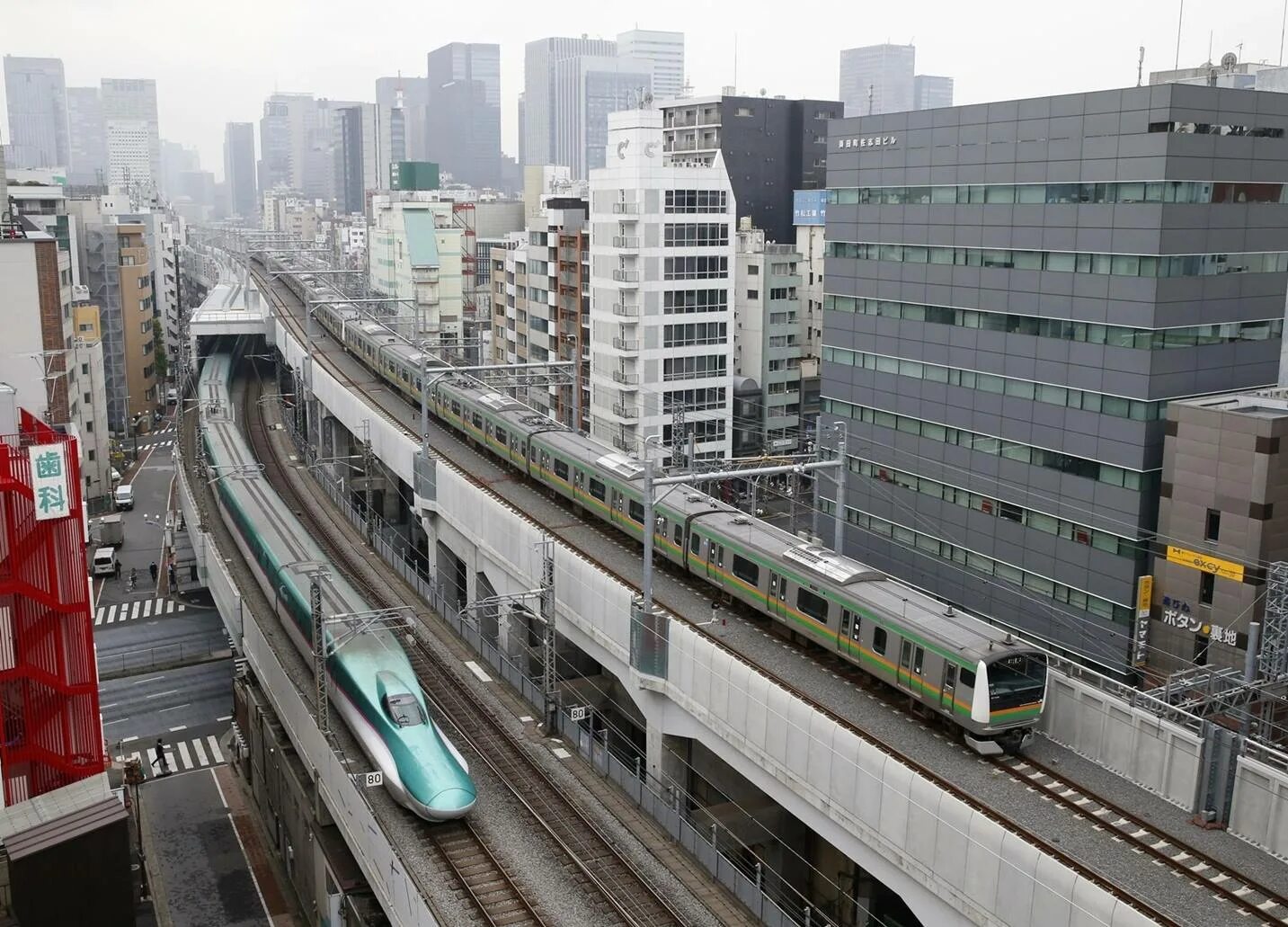Железные дороги японии. Поезда монорельс Токио. Надземное метро Токио. Станция надземное метро Токио. Япония, Токио — Осака железная дорога.