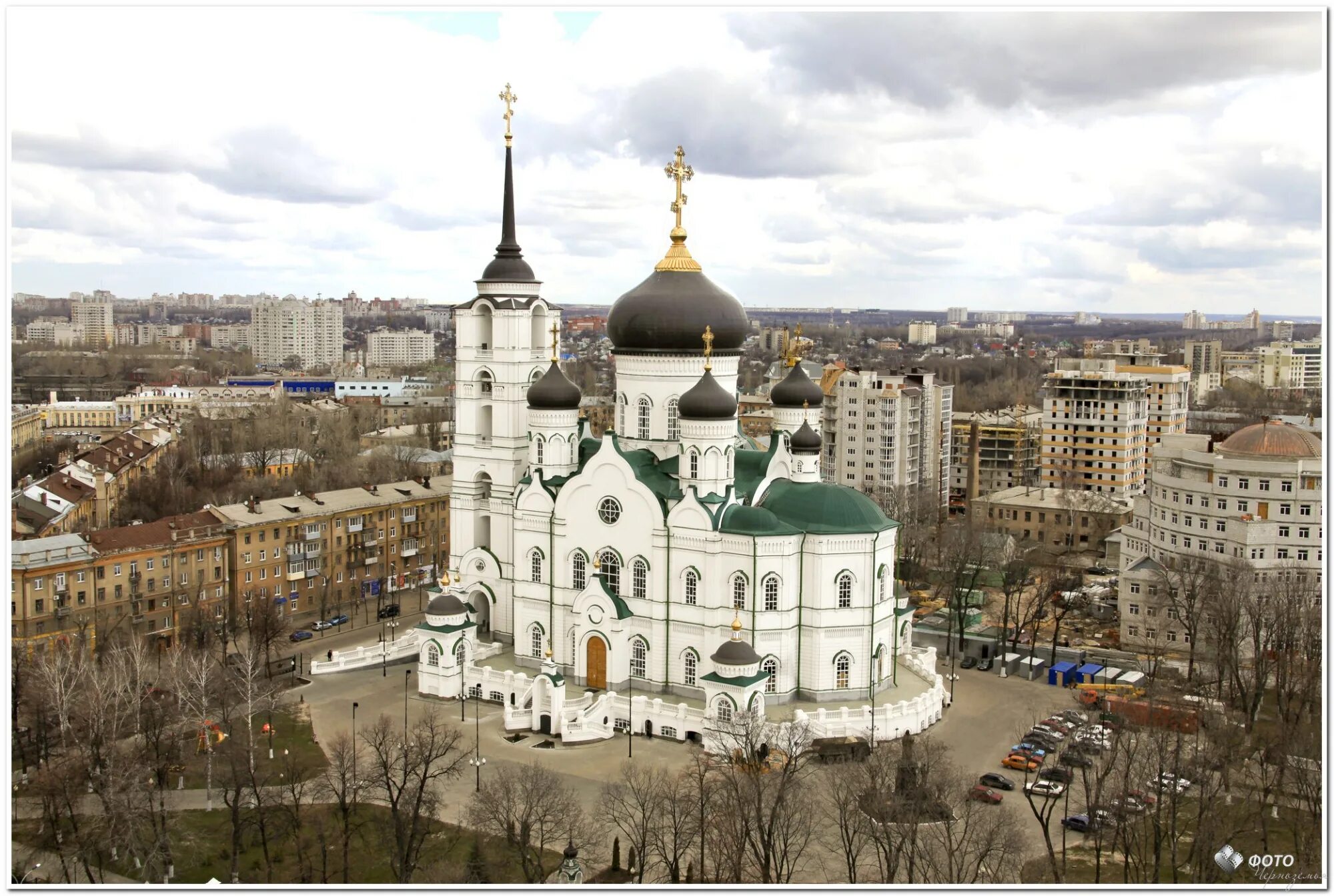 Новый храм в воронеже. Храмы и церкви воронежа. Храмы и церкви воронежа. Храм всех святых воронеж. Кафедральный собор воронеж.
