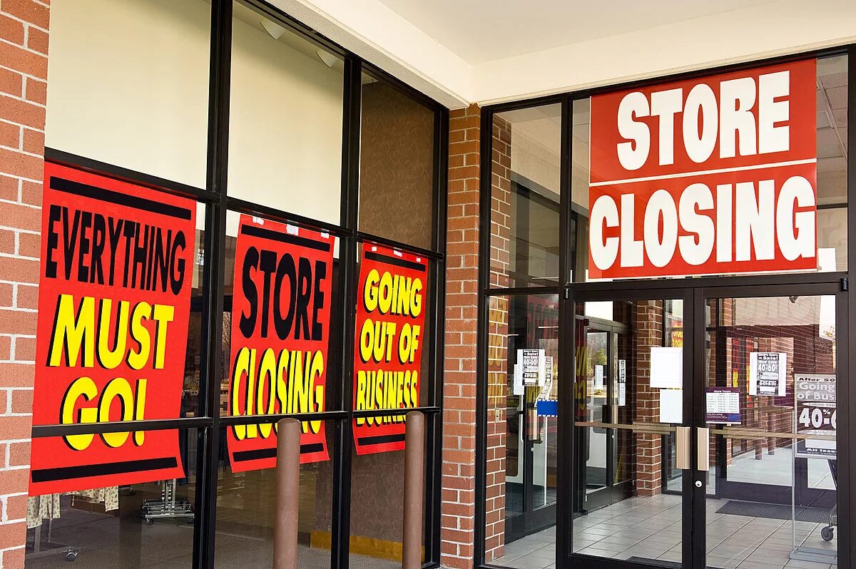 Late shops. Store close. Closed Store. The Store is closed. The Store is closing.