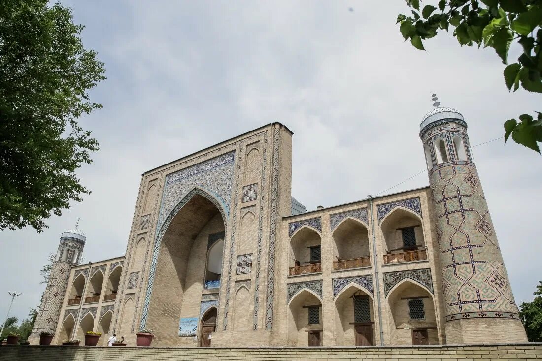 Караван туркестан. Медресе Кукельдаш. Медресе Кукельдаш Ташкент. Медресе Кукельдаш (Бухара). Туркестан Караван сарай комплекс.