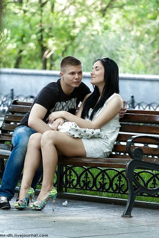 Лапать между