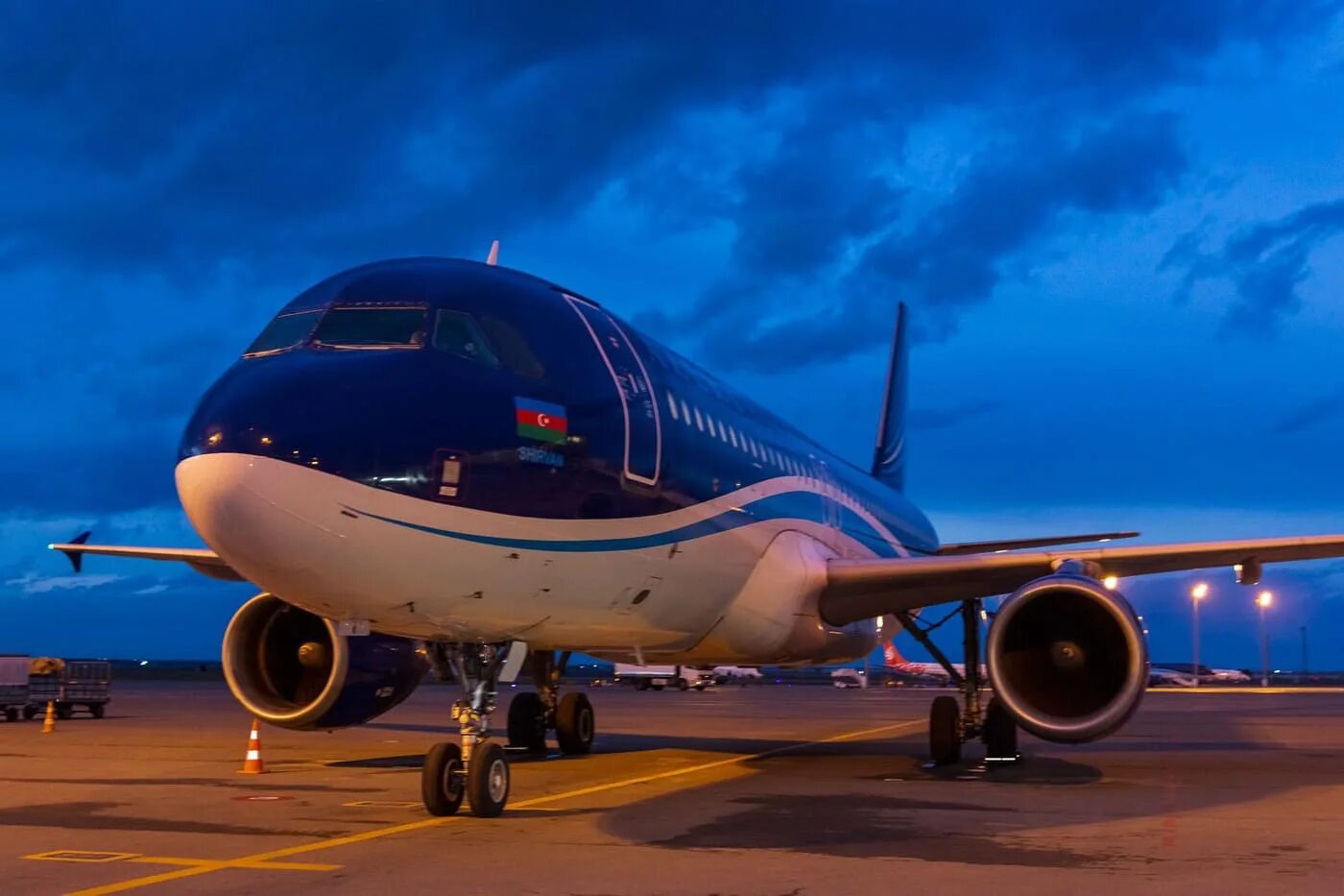 Рейс баку барселона. Самолет азал. j2 811 azal. чартерный рейс. самолет баку.