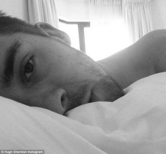 сергей лазарев спит. джеймс франко зеркало. селфи парня ночью. селфи мальчика в кровати. селфи в кровати.