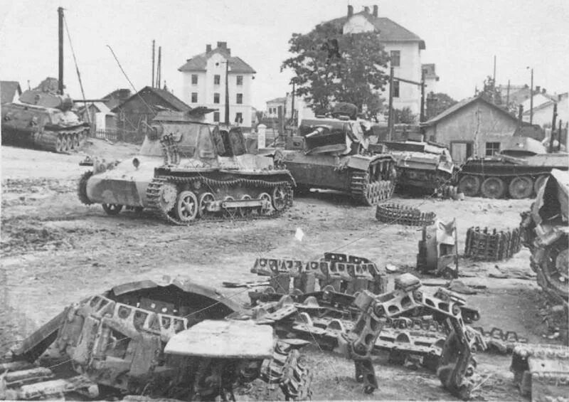 Трофейная техника в москве до какого. Немецкая трофейная техника 1941г в москве. сборный пункт аварийных машин ркка. трофейная техника вермахта в москве.