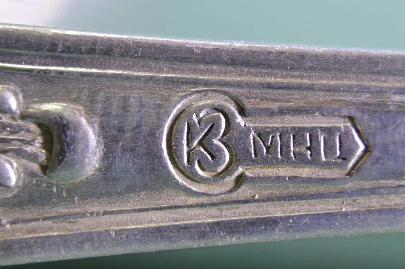Ложка серебро мнц 2р50к. Клеймо глухарь мнц. Импортное клеймо на мельхиоре msi. Клеймо на мельхиоровых столовых приборах. Кольчугинский мельхиор клеймо.