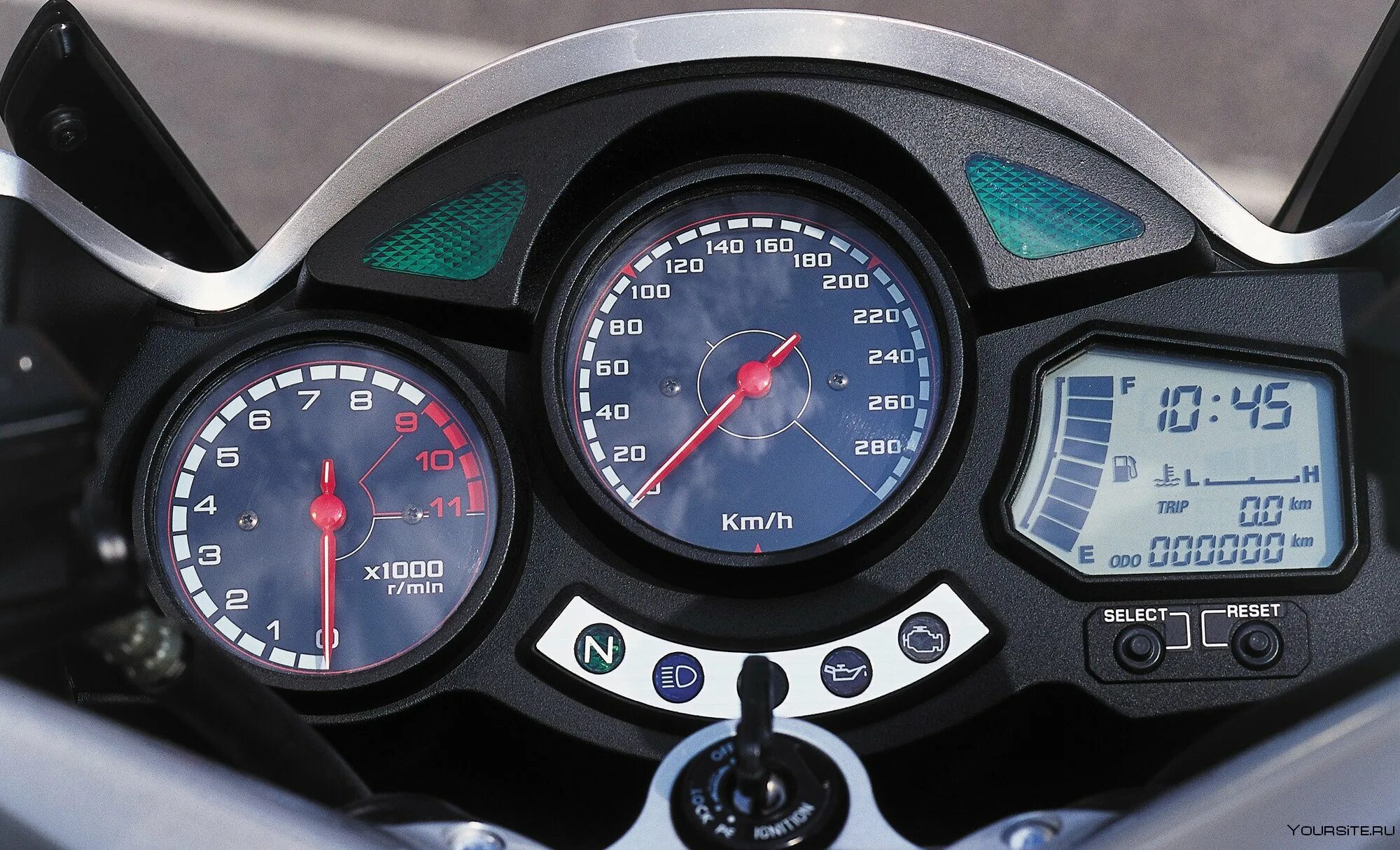Сколько едет мотоцикл в час. FJR 1300 приборная панель. Yamaha FJR 1300 панель приборов. Yamaha FJR 1300 2003. Ямаха FJR 1300 максималка.