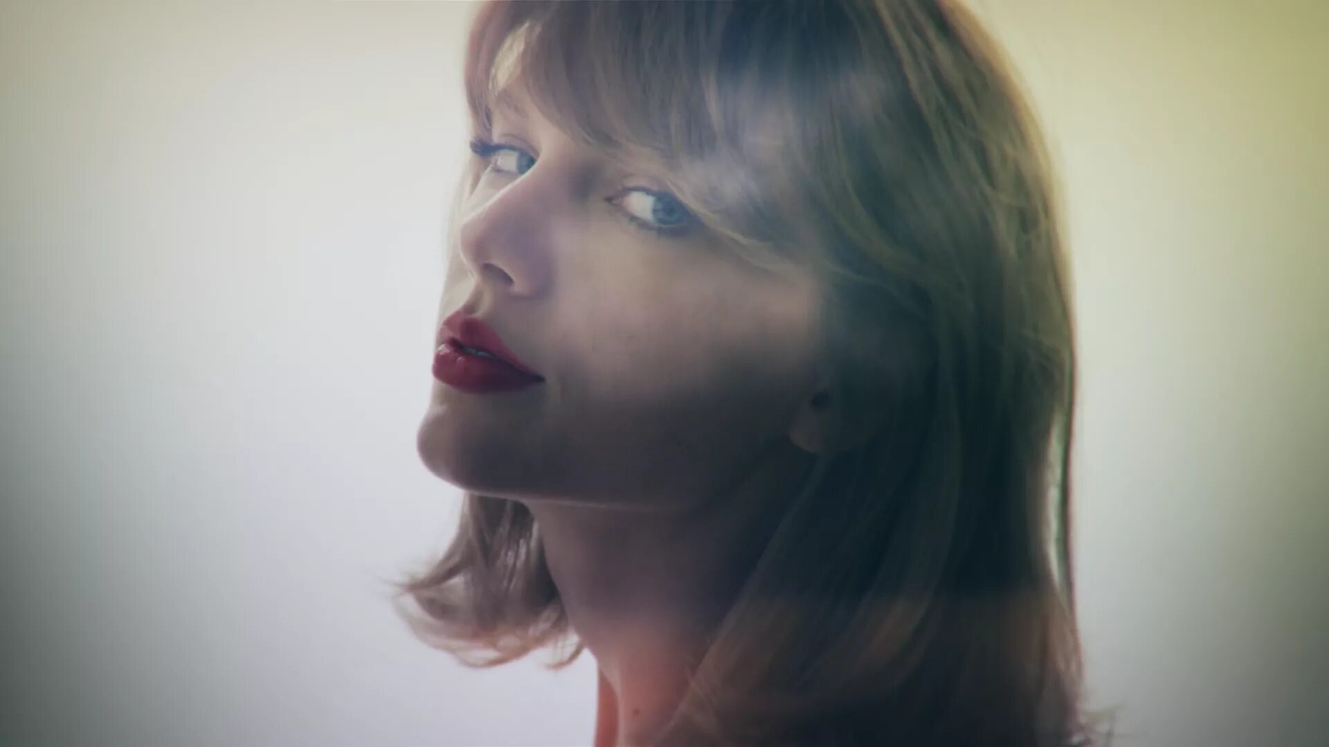 Swift style перевод. Тейлор свифт клипы. taylor swift 1989 style. taylor swift style album. taylor swift style клип.