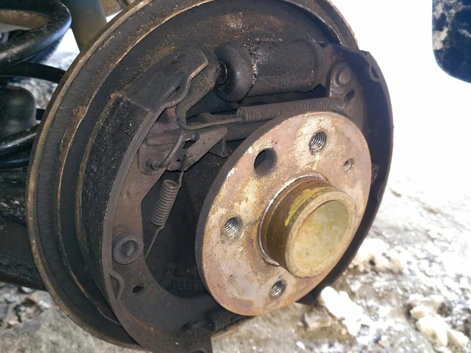 Замена задних тормозных колодок - Opel Astra F, 1,4 л, 1992 года плановое ТО DRI