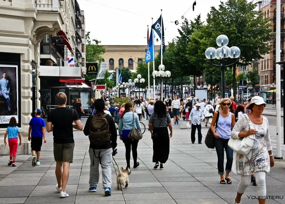 Люди на улице. Люди в городе. Люди на улице города. Города в лицах людей.