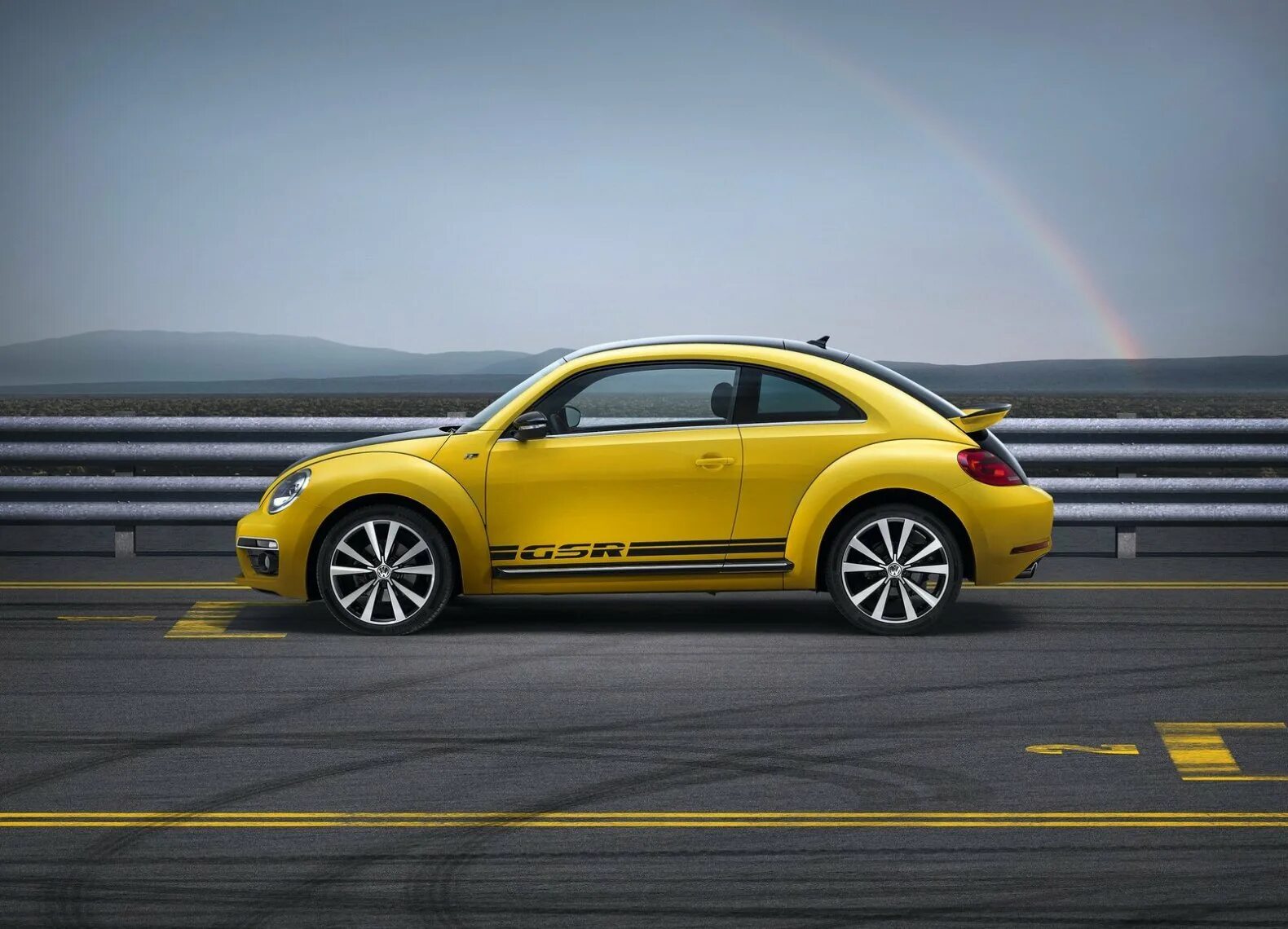 Volkswagen желтый. Фольксваген Битл. Volkswagen Beetle желтый. Фольксваген Битл желтый новый. VW Beetle 2013.