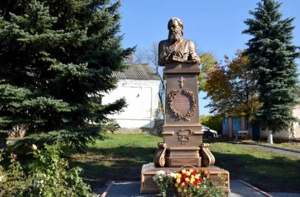 Жировские родники. Архиерейское подворье святителя Луки Фатеж. Памятник Святого Луки Фатеж. Монастырь св Луки Крымского Фатеж. Архиерейское подворье в Фатеже.