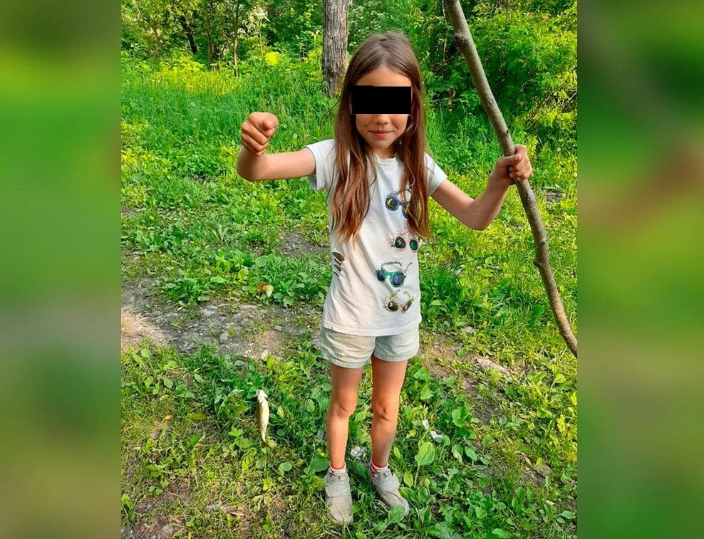У девочки было 10. Восьмилетняя девочка. девочка 12 лет в лесу. девочка 7 лет на улице. девочки 8 лет лето.