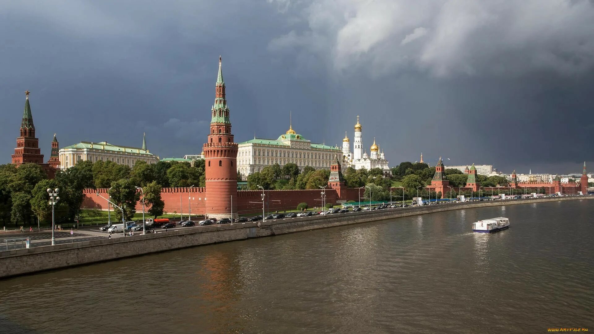 Трехрублевый вид Москва. Московский Кремль Moscow Kremlin. Московский Кремль вид с Москвы реки. Вид на Кремль со стороны Москва реки.