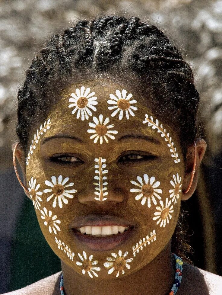 Этнический взгляд. Племя сакалава. Этнический макияж. Макияж аборигенов. Этнический Африканский макияж.