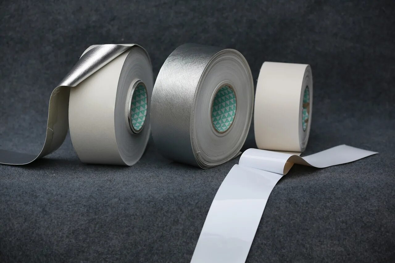 Tape. Scotch tape ( 19mm x 32.9m ). белая клейкая лента скотч. лента самоклеющаяся армирующая elastomeric tape шир.100 мм l 15 м. липкая лента..