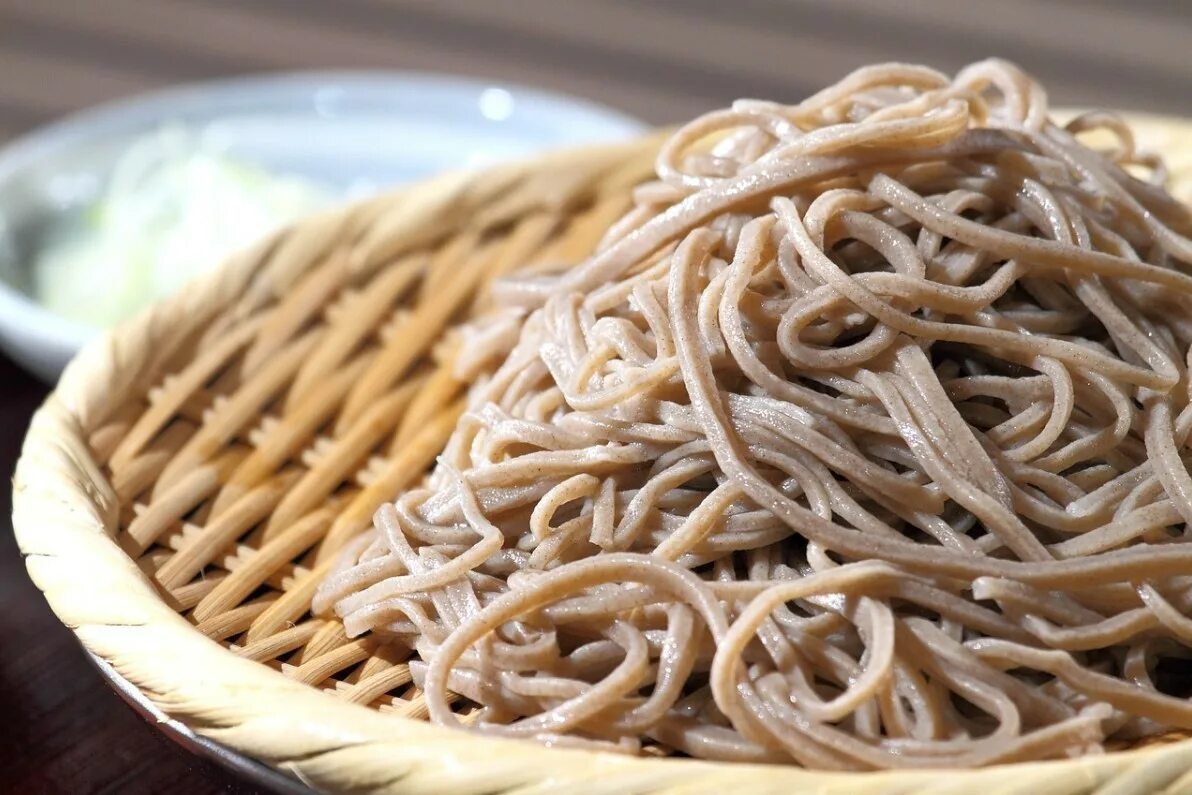 Лапша из гречневой муки. Гречневая лапша соба. Лапша гречневая/ Buckwheat soba Noodles. Японская лапша soba. Лапша соба Япония.