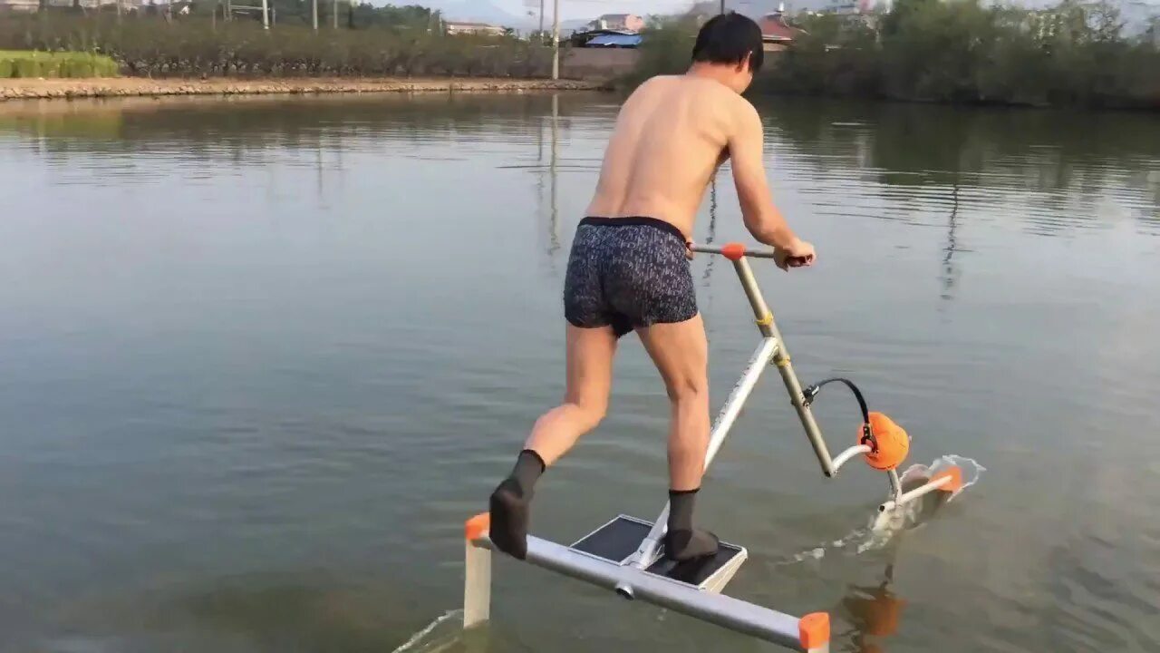 Сиб вело. Акваскипер водолет. Водный велосипед акваскипер. Водный велосипед на подводных крыльях. Водный велосипед нового поколения.