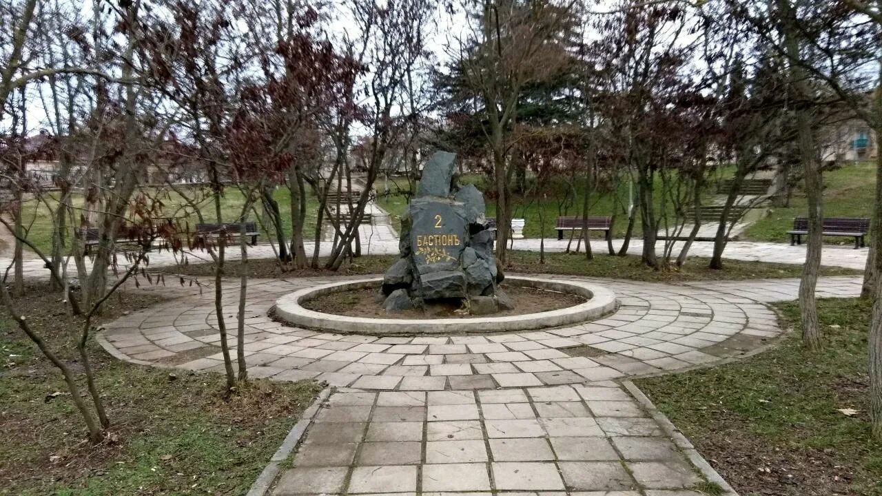 Первый бастион. Второй Бастион (Севастополь). Памятник 2 бастиону в Севастополе. Сквер 3 бастиона Севастополь. Сквер 2 й Бастион Севастополь.