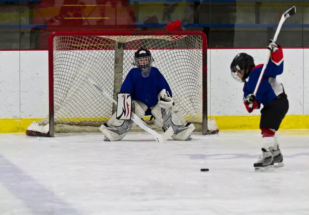 Is he playing hockey yes he is. Дети хоккеисты. фото мальчика хоккеиста на льду. хоккей борьба за шайбу. children play hockey.