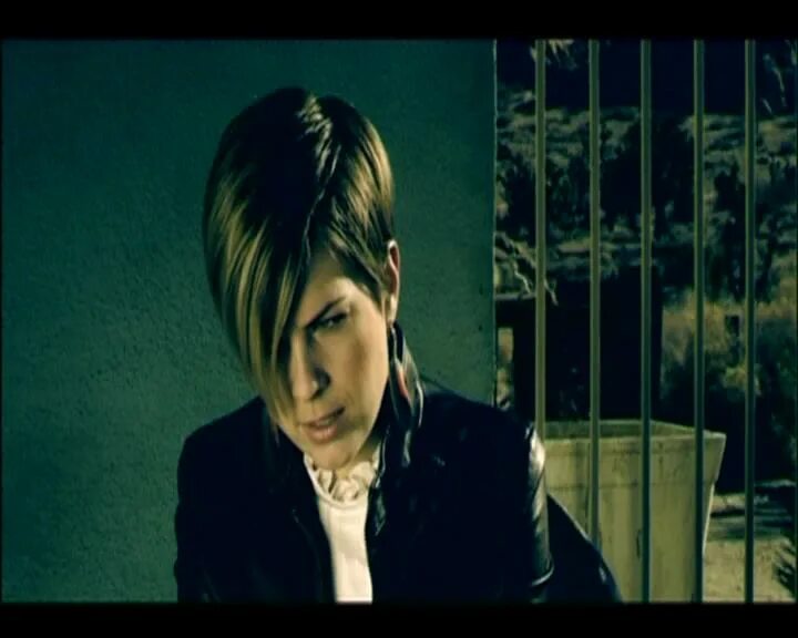 Dash berlin with cerf, mitiska jaren man on the run. клип with my manye sany чёрный клип. серебро мани мани клип. Mitiska певица. клип американские 2011.