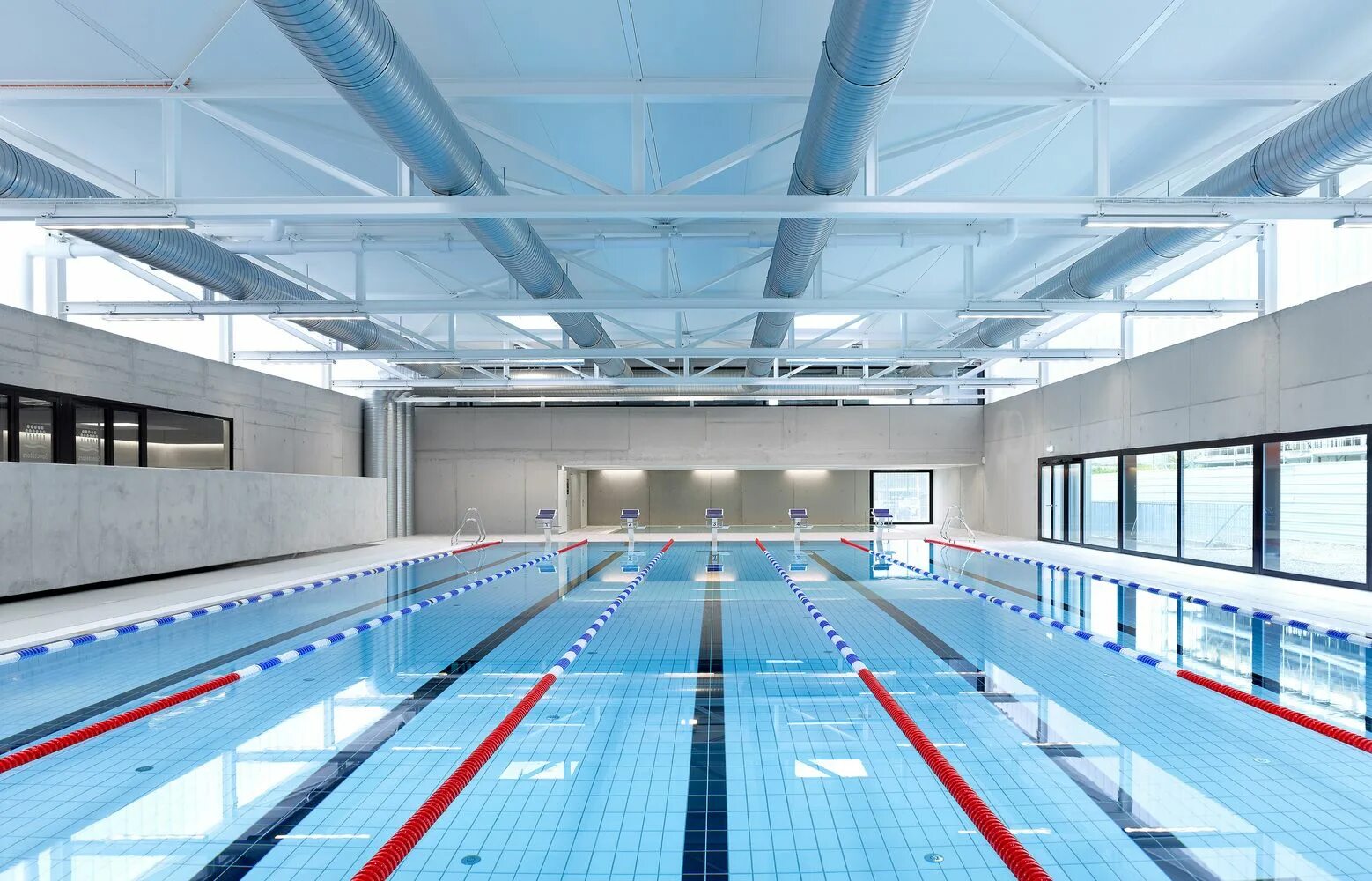 Спортивный зал бассейн. The sports centre is the swimming pool. Токио олимпийский плавательный бассейн. The sports centre is the swimming pool. The sports centre is the swimming pool.