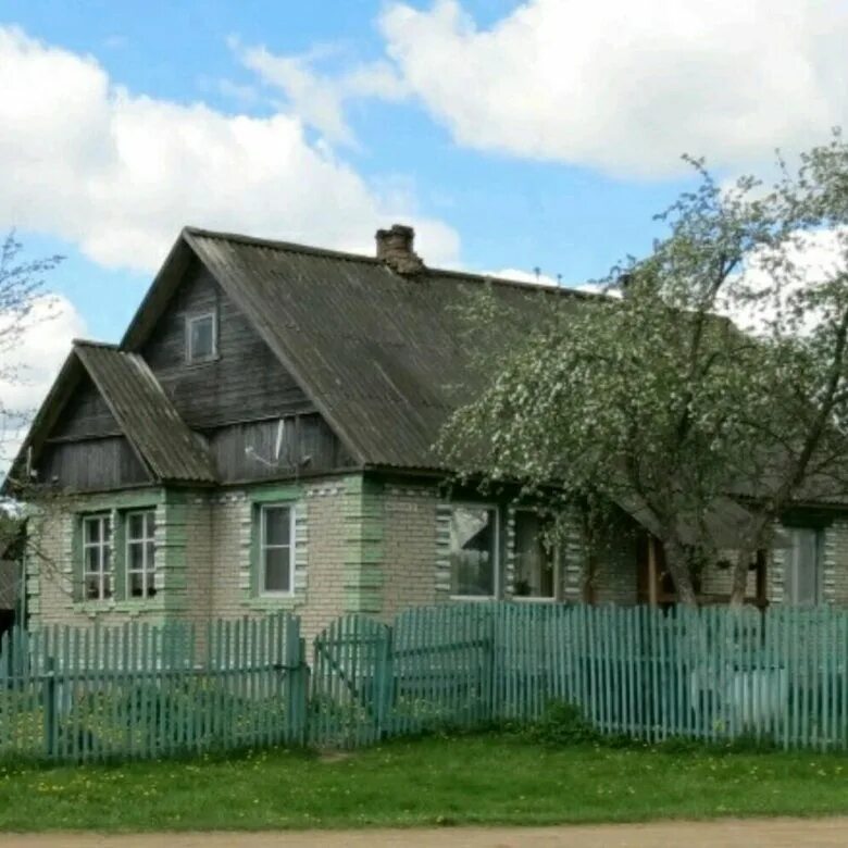 Снимать дом великие луки. Деревня гришино псковская область. Снимать дом великие луки. Дом в городе великие луки. Дом в великих луках.
