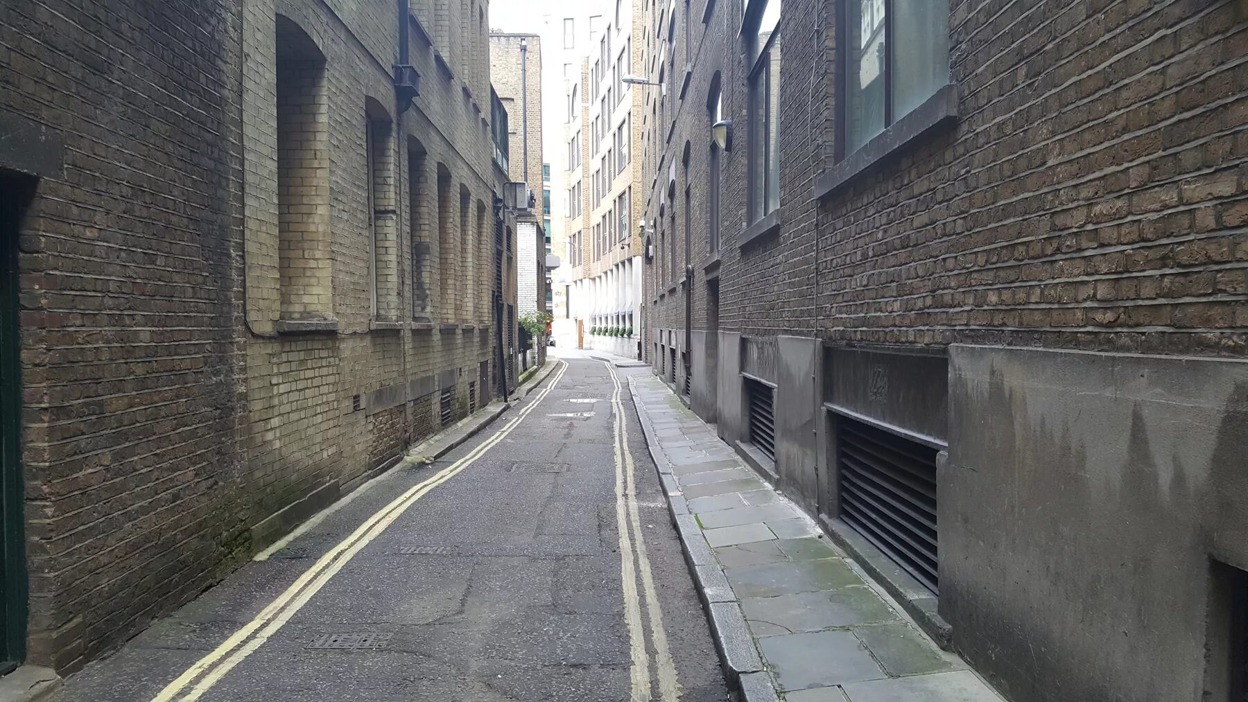 Городские улицы кирпичные стены. Alley s. Elfreth’s alley. Красивые улицы америки. Smack alley.