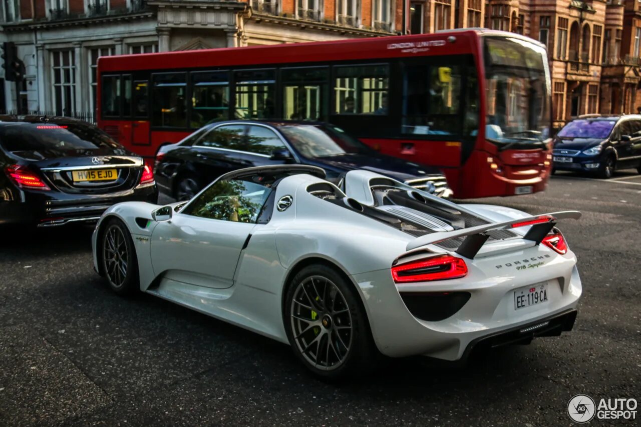 Порше 918 Spyder. Porsche 918 Spyder белый. Феррари 918 Spyder. Порше 918 старый.