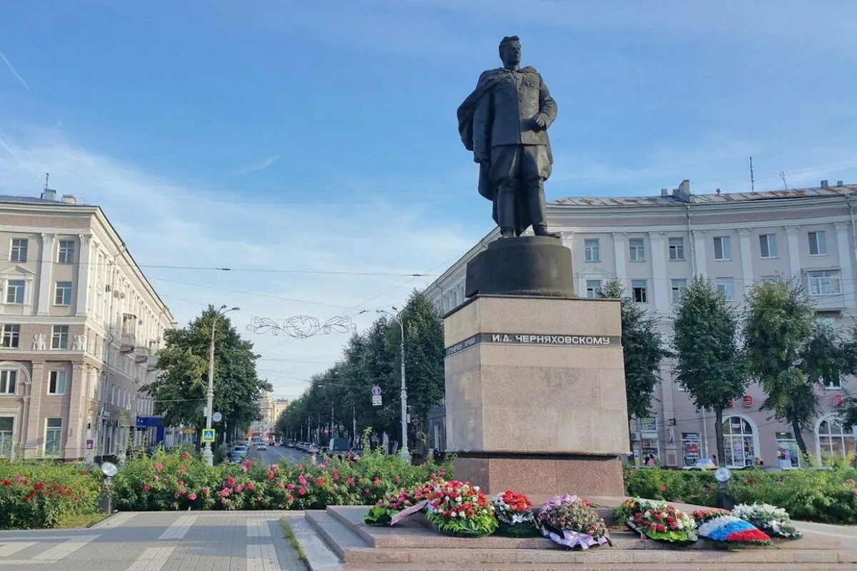 Черняховскому. Д черняховскому воронеж. Генерала черняховского воронеж. Воронеж-1, воронеж, площадь генерала черняховского, 1. Памятник черняховскому воронеж.