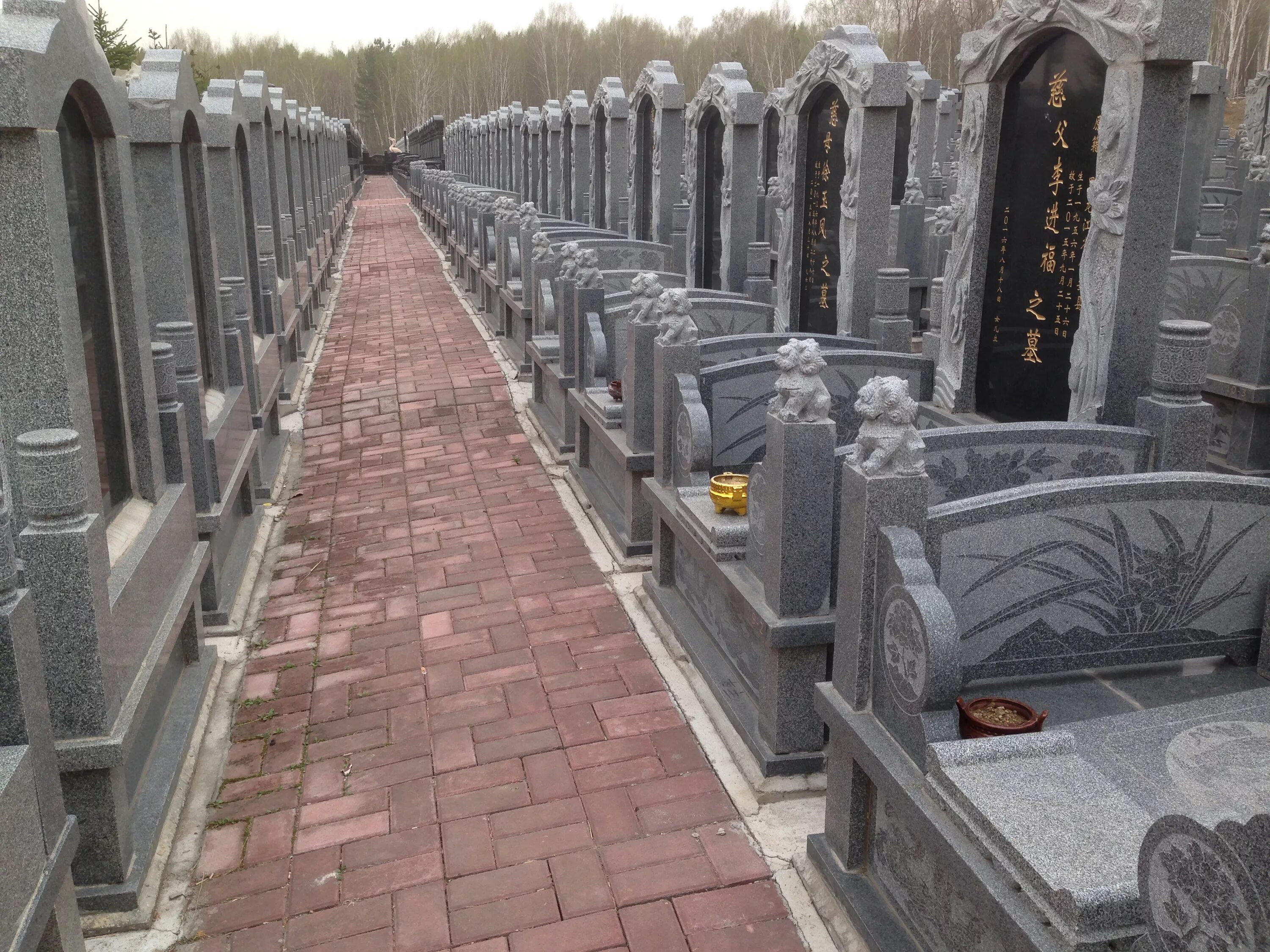 Почему в китае нет кладбищ. Кладбище в китае. кладбища у китайцев. китайские кладбища в китае. древние кладбища китая.