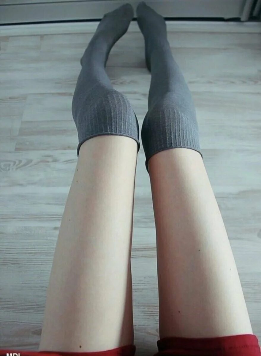 I have four legs. Худые ноги. Тонкие ноги. Стройные ноги. Худые тонкие ноги.