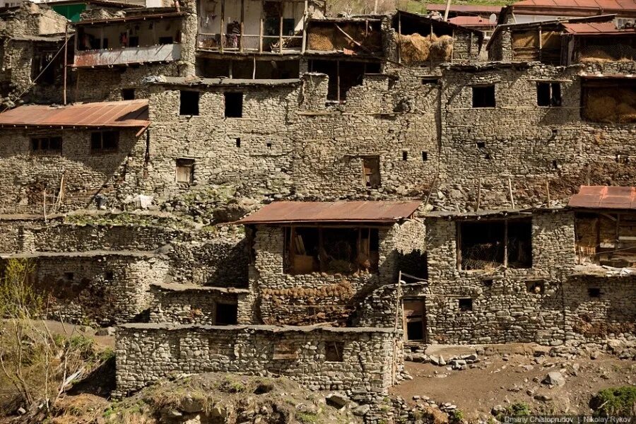 Жилище горцев сакля. Дом жителей гор. Армения хижина. Грузинская сакля. Хижина в горах швейцарии.