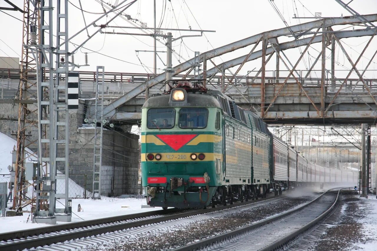 Поезд белгород тула. Поезд 426 калининград челябинск. Эп2к с 119 санкт-петербург белгород. Тула санкт петербург жд. Станция тула 1 курская.