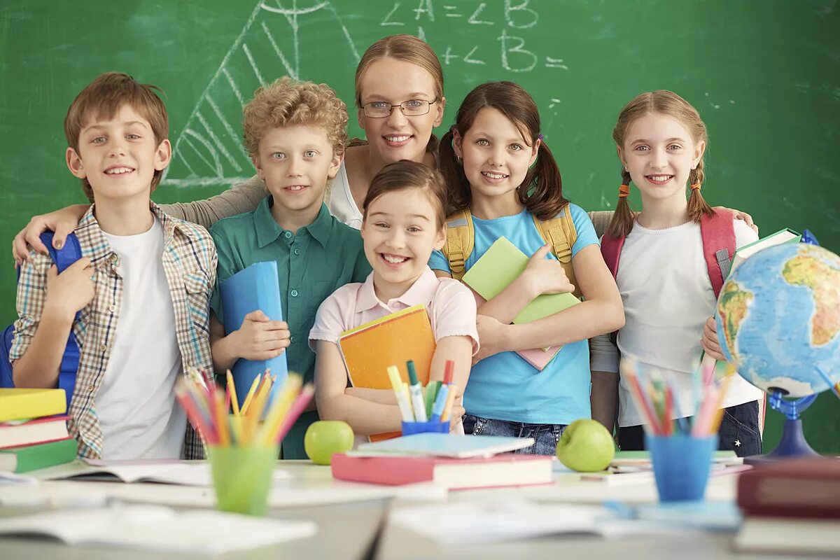 Student children. Дети в школе. Дети школьного возраста. Учащиеся начальной школы. Ученики младшей школы.